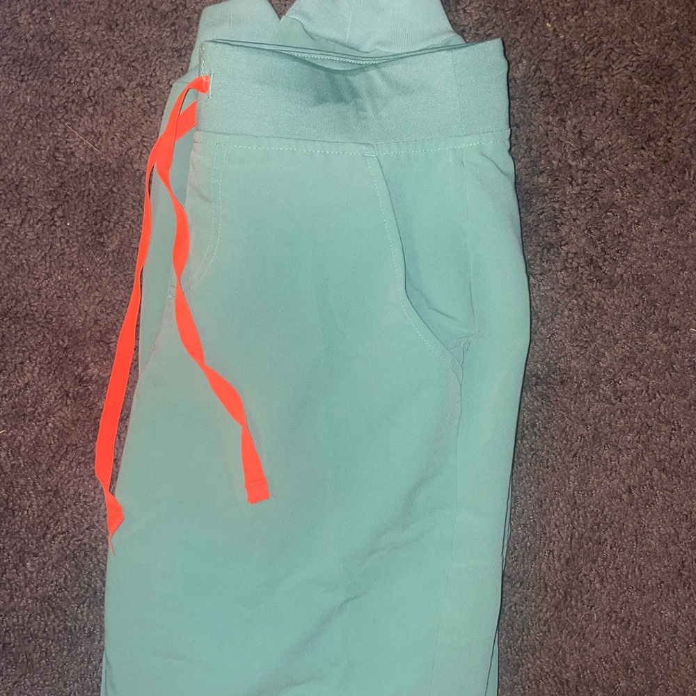 Figs Zamora scrub pants size Small